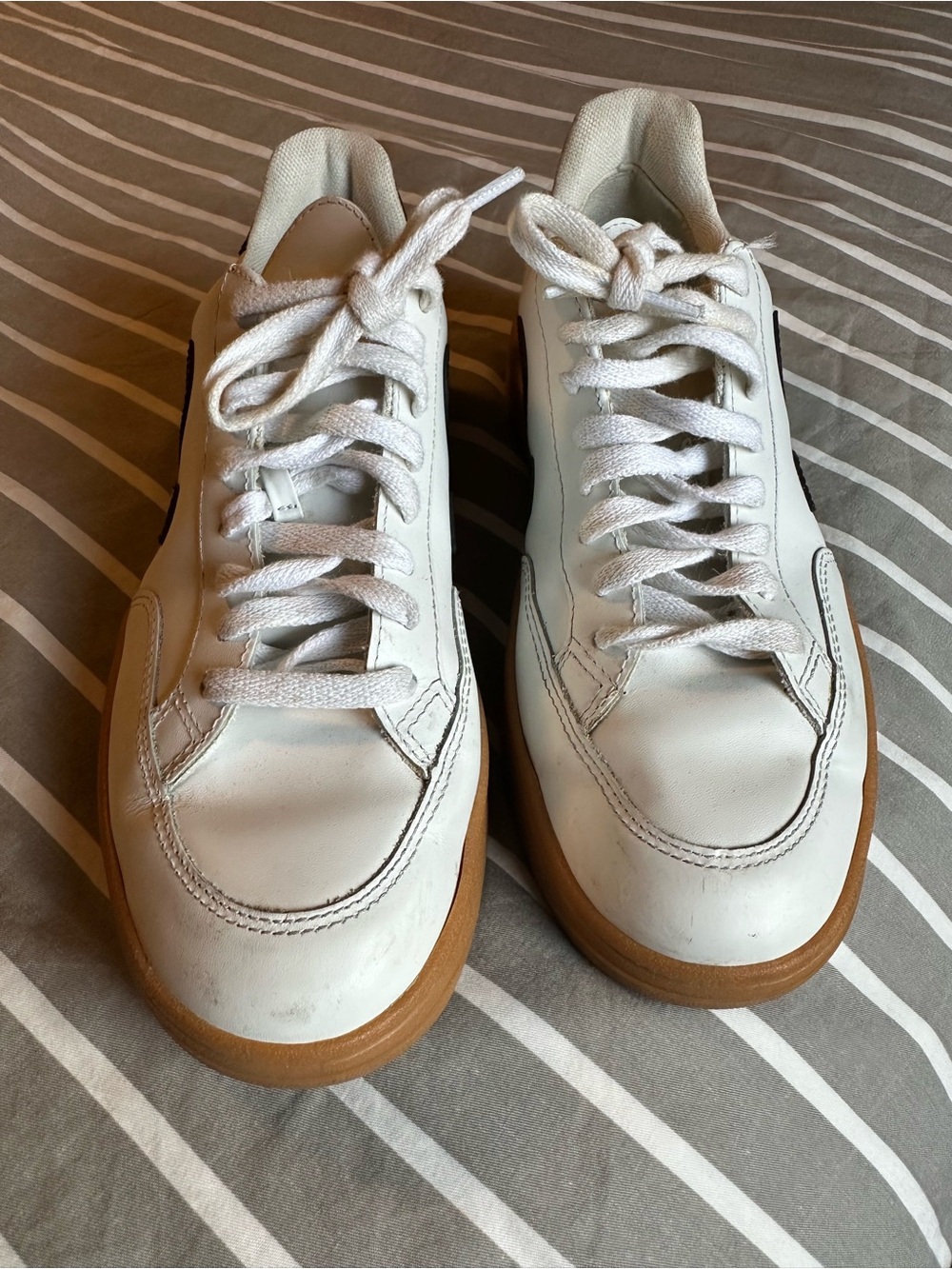 Veja Women's Low-Top Sneakers White with Black V and Gum Sole - Picture 2 of 7